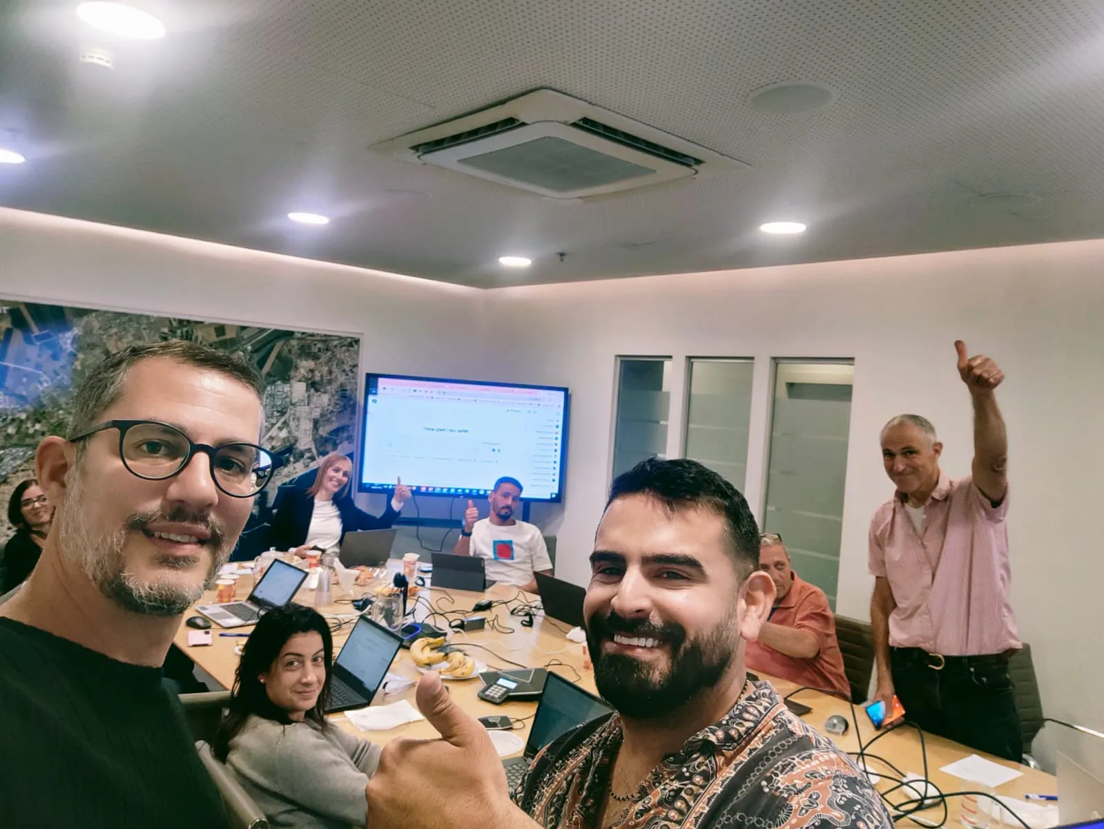 תמונה קבוצתית של משתתפי סדנת בינה מלאכותית